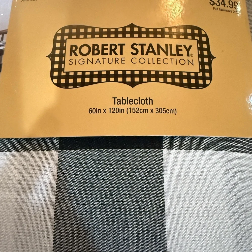 Classic Black and White Buffalo Tablecloth BY Robert Stanley NWT 60” x 120”